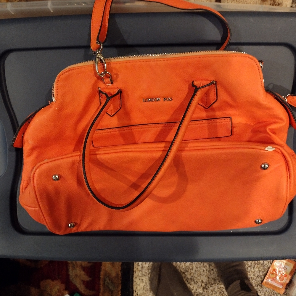 Women's purse *** looks brand new